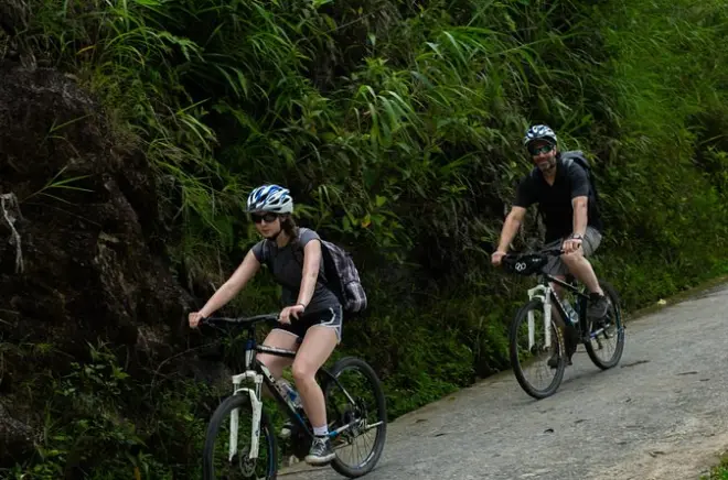 Sapa Fahrradtour: Muong Hoa Tal & Batik-Workshop