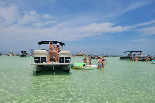 Crab Island Pontoon Rental Destin: Lily Pad & Paddleboard