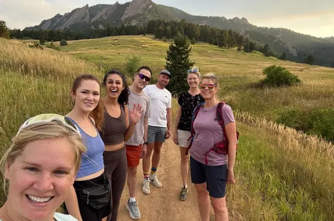 Yoga e camminate sulle Flatirons di Boulder