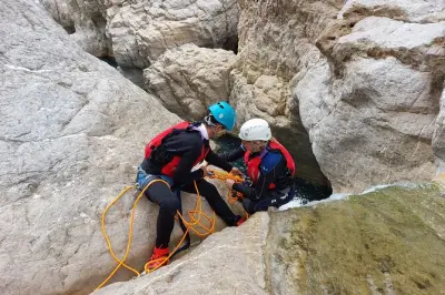 Canyoning dans Snake Canyon, Oman : Descente en rappel et baignade