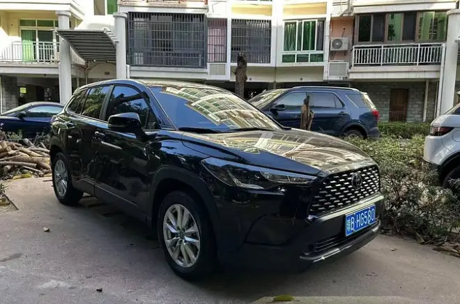 Noleggio auto a Sanya con patente internazionale: Minimo 3 giorni