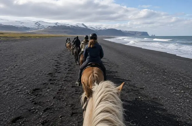 Sud de l’Islande à cheval : Plage noire et vues sur glacier