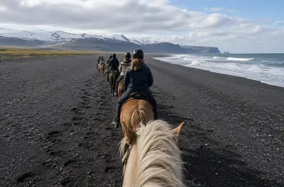 Sur de Islandia a caballo: Playa negra y vistas al glaciar