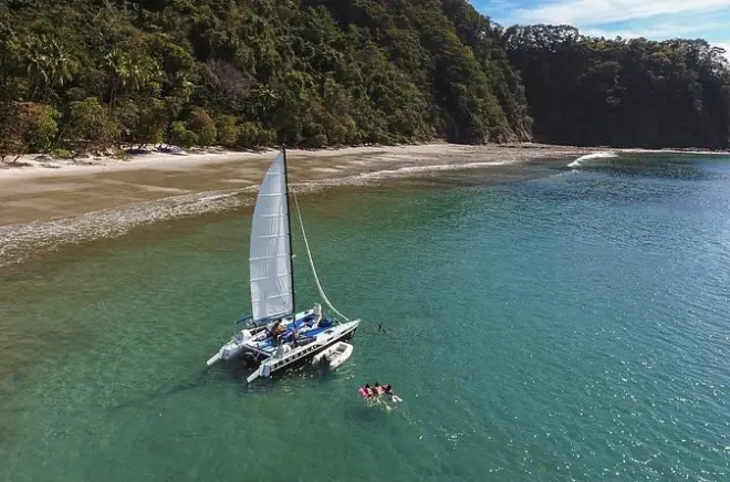 Snorkeling in Jaco: Private Catamaran with Sea Turtles