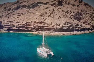 Catamaran Makaira Half Day Tour Sal: Snorkel and swim