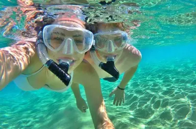 Snorkeling in Roatan: Reefs, Wildlife & Island Views