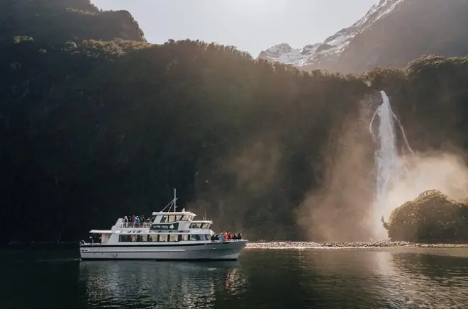 Milford Sound: Tour in elicottero e crociera da Queenstown