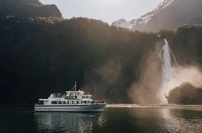 Milford Sound Helicopter and Cruise Tour from Queenstown