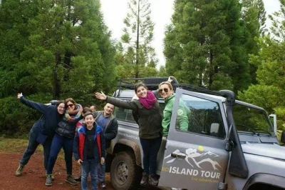Terceira island entdecken: 4x4 offroad-tour zu versteckten orten, traditionelles azoren-mittagessen und plätze abseits der touristenpfade. inklusive hoteltransfer.