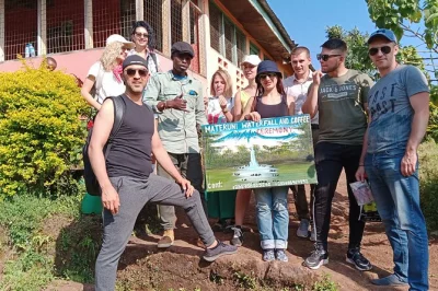 Erlebe materuni dorf, wandere zum materuni wasserfall und entdecke die kaffeezubereitung hautnah bei moshi. inkl. privatem transport und mittagessen. jetzt buchen!