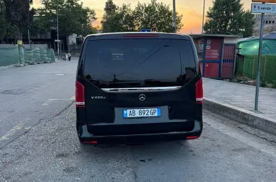 Transfert privé aéroport de Tirana vers Dhërmi avec guide local