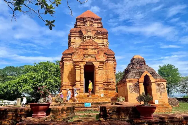 Tour al monte Ta Cu da Phan Thiet: Funivia e torre Cham Poshanu