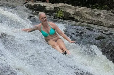 El Yunque Wasserrutsche und Schwimmen: Felsrutschen und lokale Küche