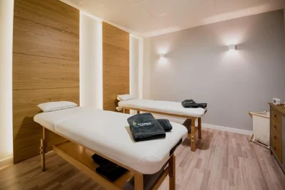Book a couples massage in granada’s old town. award-winning techniques, relaxing ambiance, tea & coffee included. perfect for a weekend escape.