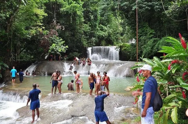 Private Tour von Negril zu den YS Falls und Pelican Bar