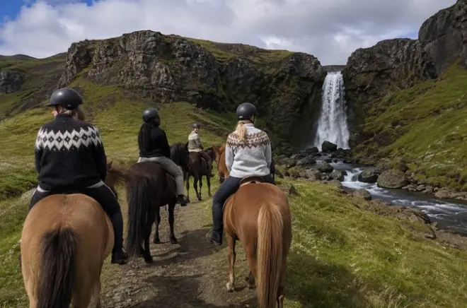 Cavalgada até a cachoeira Írafoss: Sul da Islândia
