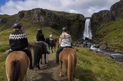 Balade à cheval jusqu'à la cascade Írafoss : Sud de l'Islande