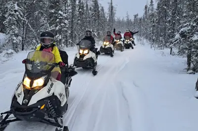 Yellowknife 5-day winter tour: Aurora, snowmobile, dog sledding