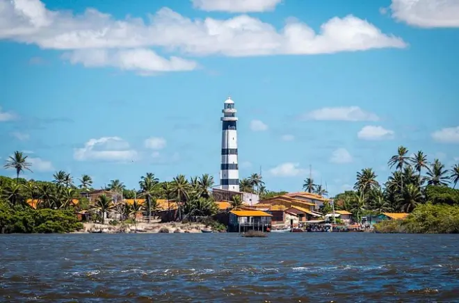 Rio Preguiças: Vilarejos, farol e praia