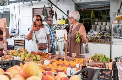 Corso di cucina e passeggiata a Messina: Impara i piatti siciliani