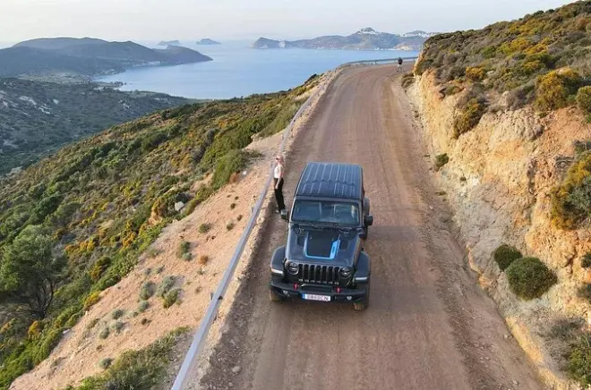Jeep safari por el oeste de Milos: Playas escondidas y picnic al atardecer