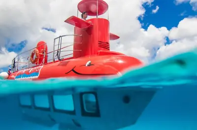Semissubmarino em Korcula para ver a vida marinha subaquática
