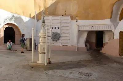 2-Tage-Tour von Djerba nach Matmata: Wüstencamp & Troglodyten-Dörfer