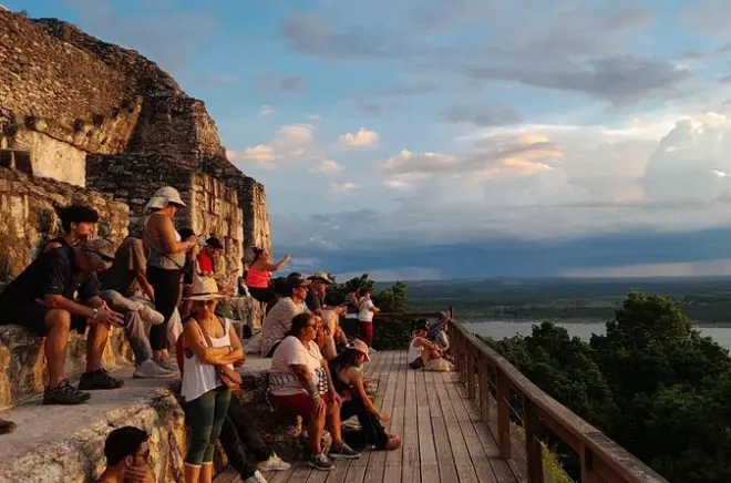 Sunset tour in Yaxhá from Flores: Temple 216 at dusk