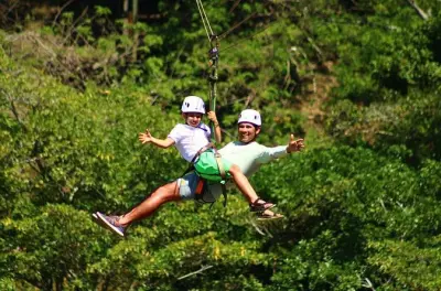 Zipline em Roatan com visita ao Sanctuary Park, chocolate e rum