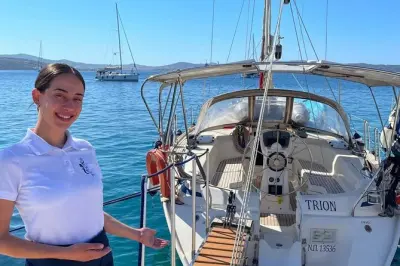 Yacht privato a Milos: Kleftiko, grotta Sykia e 4 spiagge