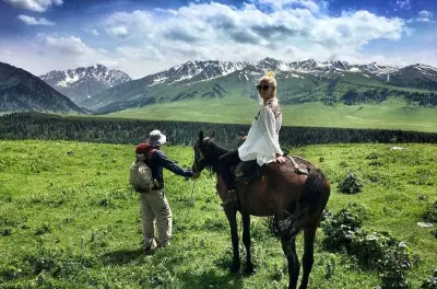 Randonnée à cheval dans les canyons de Konorchek avec nuit en yourte