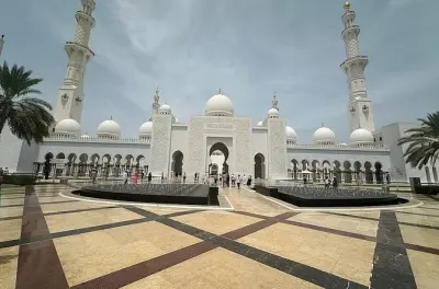Abu Dhabi depuis Ras Al Khaimah : Journée privée personnalisable