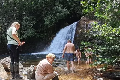 Sinharaja: Trilha na floresta, animais e banho em cachoeira