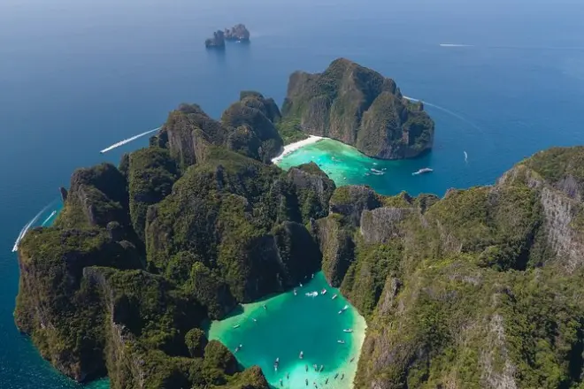 Phi Phi & James Bond Islands Full Day Tour from Phuket