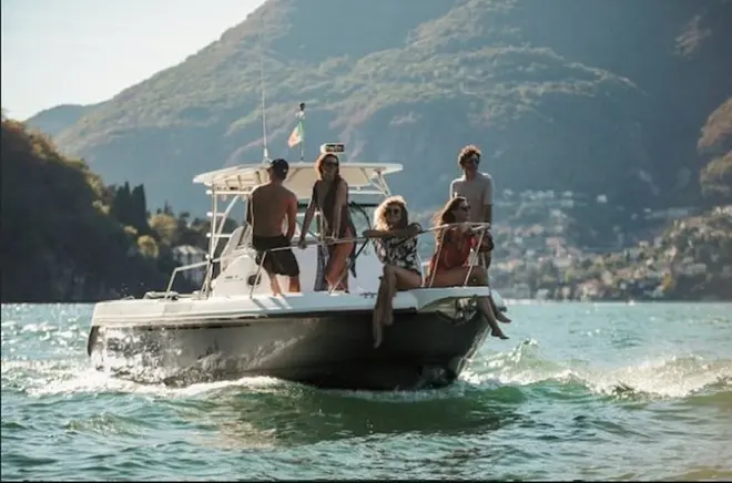 Private boat tour Lake Como: Villas and mountains, 1 hour