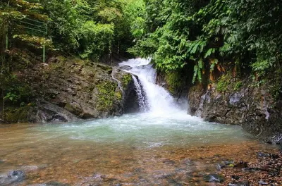 Eco-tour alle cascate Mulguri da Quepos: Tre pozze e pranzo