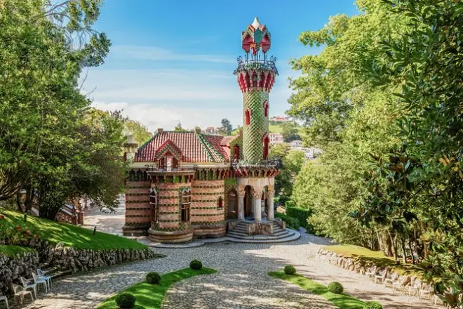 Santillana del Mar con El Capricho di Gaudí, Comillas e sequoie