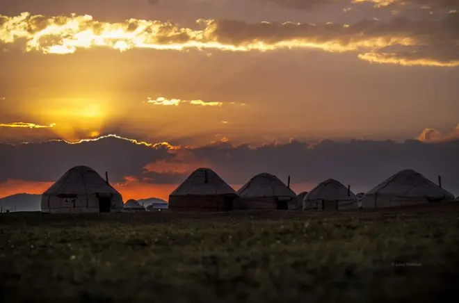 Osh à Song Kol et Issyk Kul : 7 jours en yourte dans les montagnes