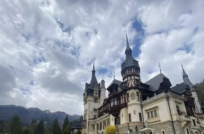 Da Bucarest: Peles, Castello di Dracula e Brasov in un giorno