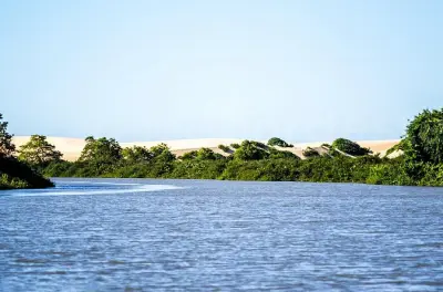 Rio Preguiças: Macacos, farol e praia