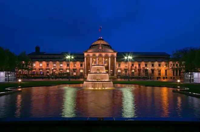 Wiesbaden tour privado a pie: Kurhaus, historia del spa y Dostoevsky
