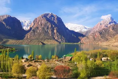 Lago Iskanderkul da Dushanbe con barca, cascata e nuoto