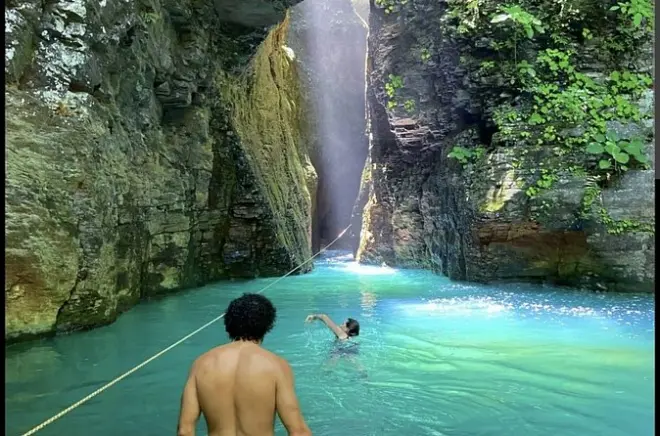 Wanderung zum Wasserfall La Leona bei Tamarindo mit Flussquerung