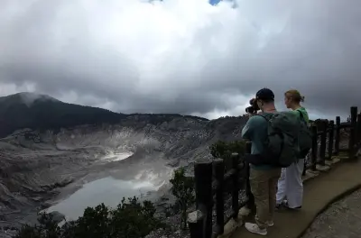 Bandung : Cratère blanc, volcan et plantation de thé, 10 heures