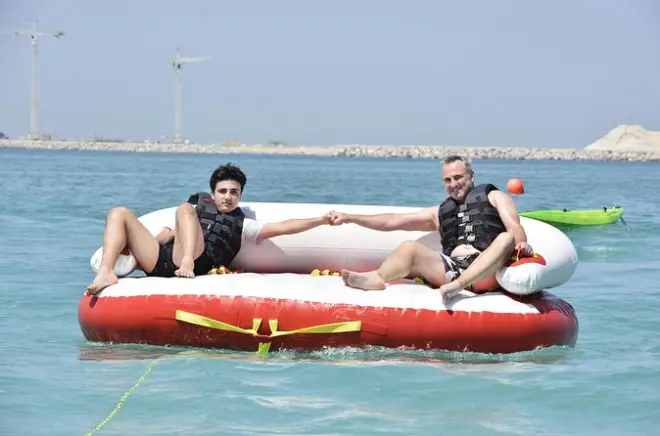 Al Hamra Beach à Ras Al Khaimah : Vitesse et éclaboussures en donut