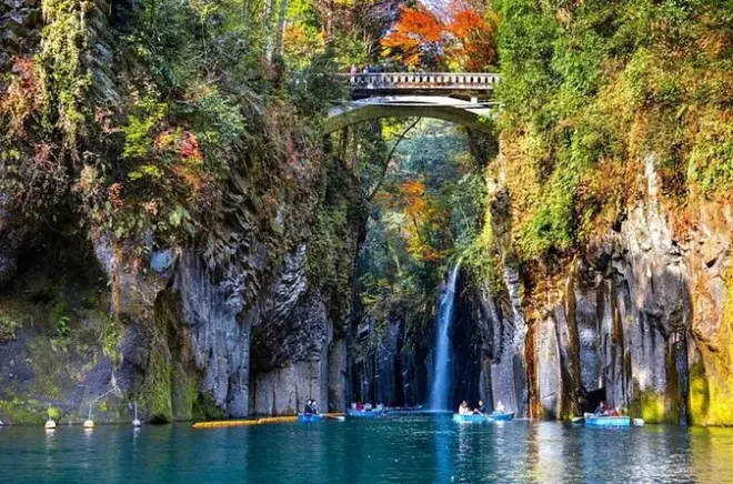 Desde Fukuoka, descubre la mitología y acantilados de Takachiho
