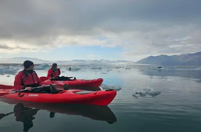 Kayaking at Glacier Lagoon with glacier hike