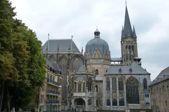 Tour a piedi di Aachen: Cattedrale e tesori medievali
