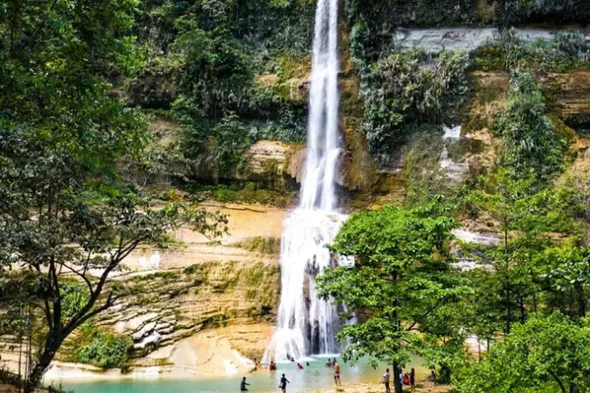 Tour naturalistico a Bohol: Spiaggia di Anda, Candijay e cascate