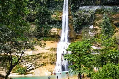 Tour naturalistico a Bohol: Spiaggia di Anda, Candijay e cascate